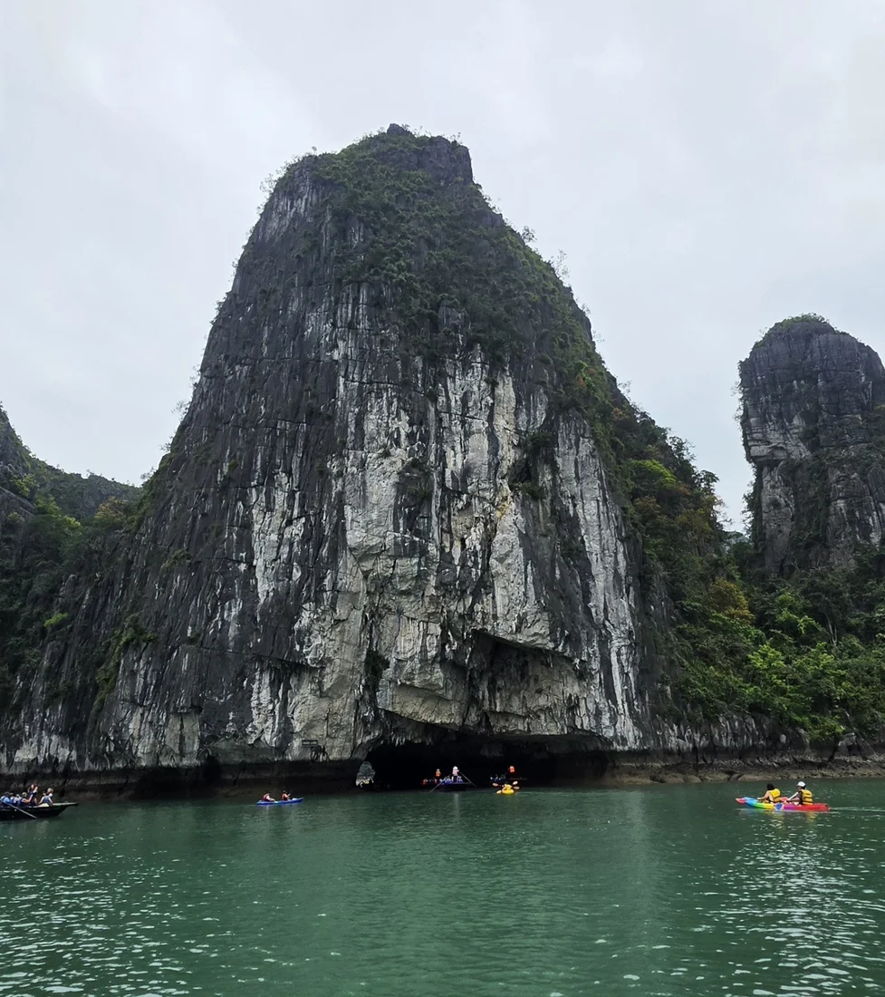 A view over Hạ Long Bay